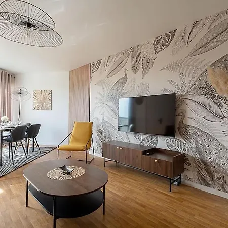 Apartament Confort & Spacieux Family Travel Pour 6 - 10' To Disneyland Paris 25' To Paris - In Front Of Train Station Rer A Torcy (Seine-et-Marne)